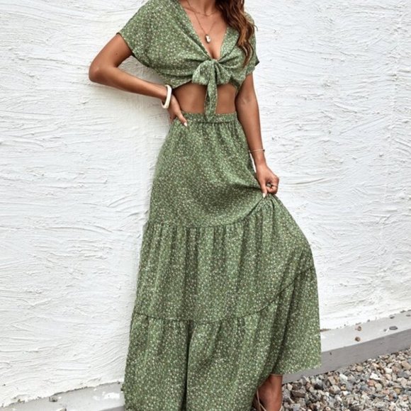 undefined Dresses & Skirts - GYPSY STYLE Ditsy Floral Knot Front Crop Top With Skirt